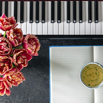 100本钢琴曲谱宝典：从古典到流行，一套曲库覆盖你的所有演奏需求